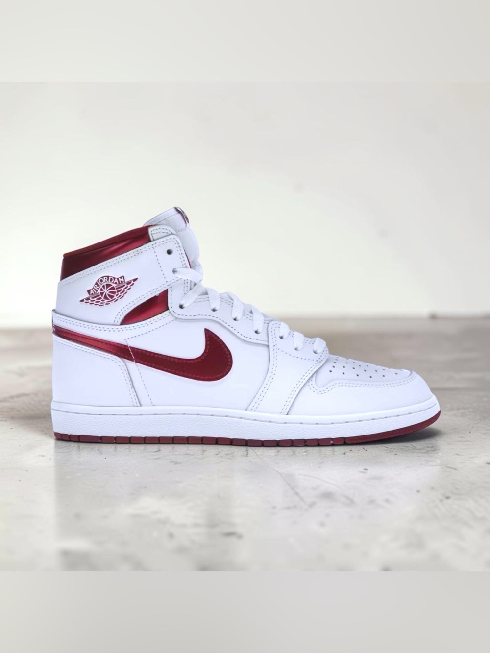 Nike Air Jordan 1 Retro High ‘85 OG Dune Red Leather Sneakers